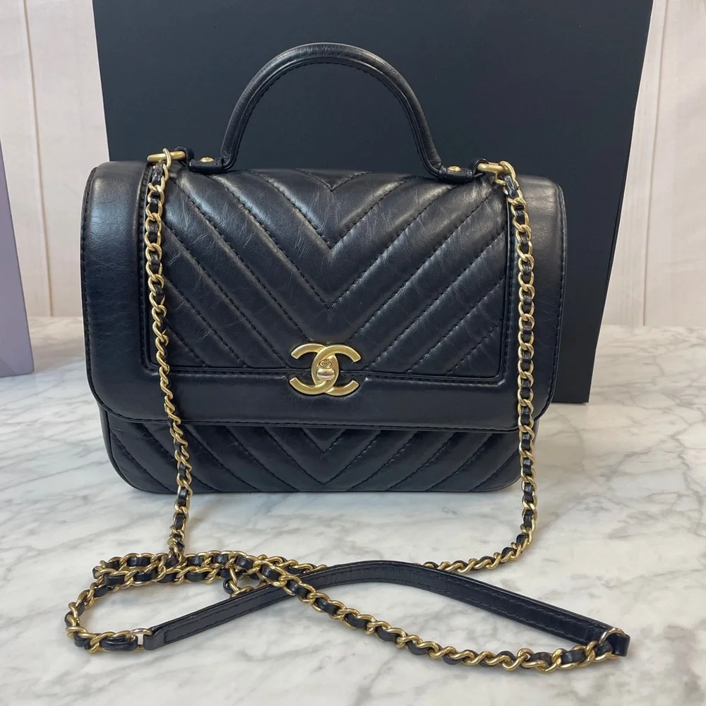 CHANEL leather bag